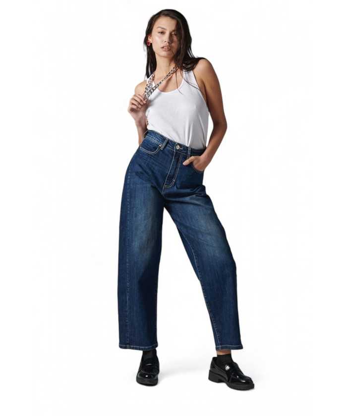 Pantaloni egg fit in denim comfort