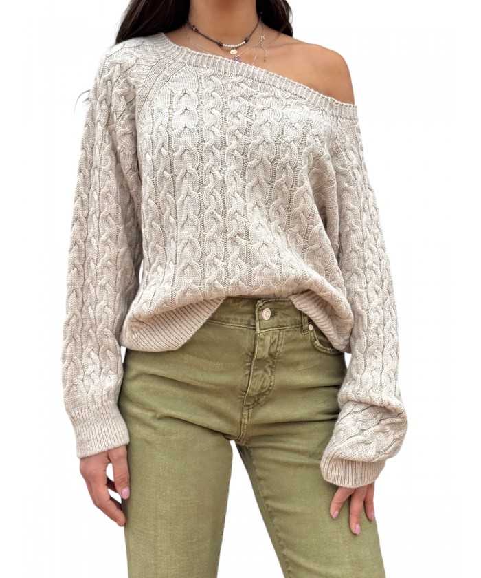 Maglione beige a trecce con scollo a barca