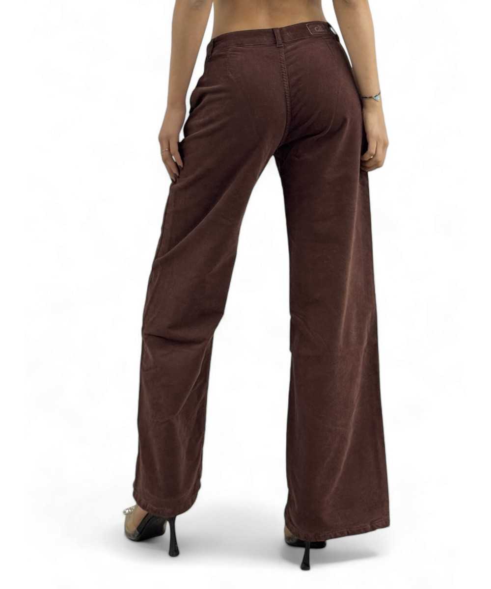 Pantaloni straight in velluto diagonale con bottone gioiello color rhum