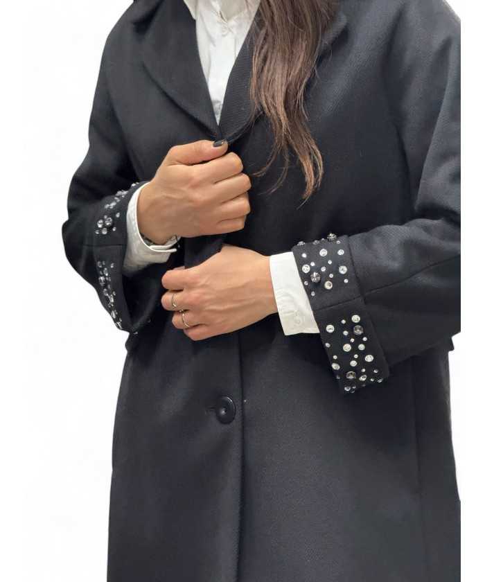 Cappotto regular nero con applicazione strass e pietre su rovescina