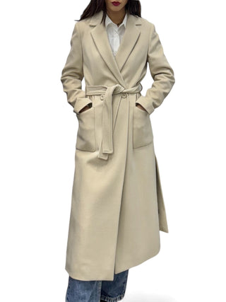 Cappotto beige lungo con spacchi laterali