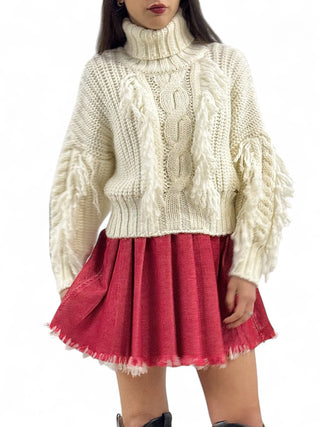 Maglione bianco in misto lana e alpaca con trecce e frange