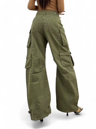 Pantaloni cargo multipocket wide in gabardine verde militare