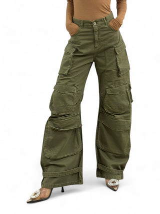 Pantaloni cargo multipocket wide in gabardine verde militare