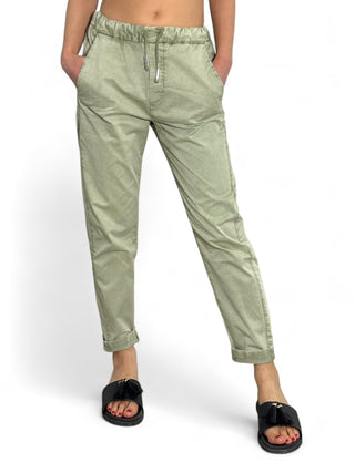 Pantaloni con coulisse in gabardine militare