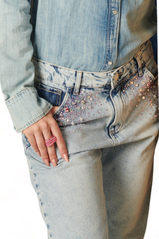 Pantaloni denim momfit con strass e pietre