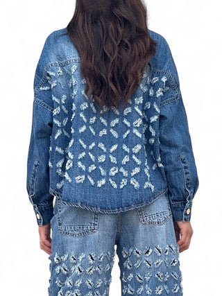 Giacca camicia FRINGE IN DENIM BLU oversize con rotture laser all over