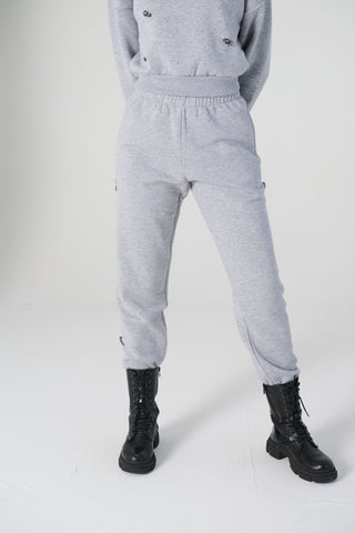 Pantaloni jogger grigio in felpa candy cotton con applicazione laterale