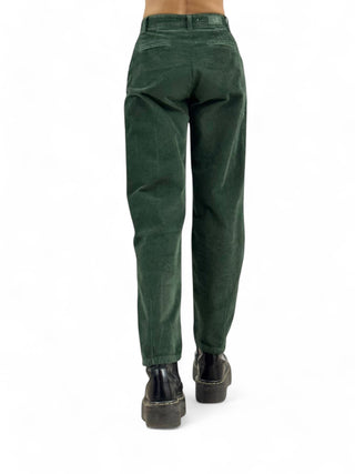 Pantaloni slouchy in velluto verde