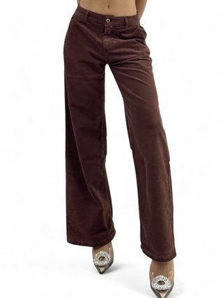 Pantaloni straight in velluto diagonale con bottone gioiello color rhum