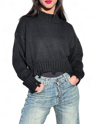 Pull cropped nero a collo alto con rotture sul fondo